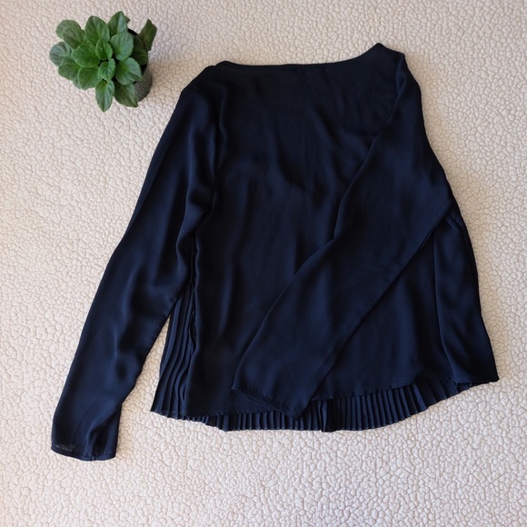 FINAL SALE Elodie pleated Top size medium - Picture 6 of 6